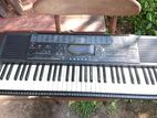 Yamaha Electronic Keyboard PSR - 320