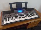 Yamaha Electronic Keyboard Psr - I 400