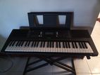 Yamaha ESR-E373 Keyboard