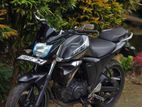 Yamaha FZs V2 On Light 2017