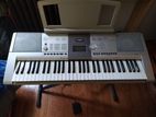 Yamaha PSR-295 Portatone 61-Key Musical Keyboard