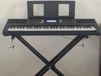 Yamaha PSR E373 keyboard with stand - Excellent Condition