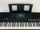 Yamaha PSR E453 Keyboard