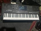 Yamaha PSR E463 Keyboard