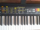 Yamaha PSR F52 Keyboard