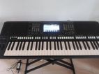 Yamaha PSR S 775 Keyboard with Stand