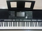 Yamaha PSR S 975 Keyboard