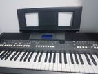 Yamaha psr- s670 keyboard with the bag
