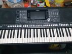 Yamaha PSR S975 Keyboard