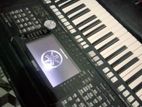 Yamaha PSR S975