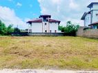 යක්කල ගල්තොටමුල්ල පාරෙන් වටිනා බිම් කොටස් විකිණීමට!