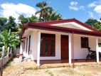 යක්කල Lyceum පාසල අසලින් අලුත්ම නිවසක්