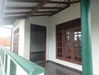 යුවලක් සදහා නිවසක උඩුමහලක් කුලියට ඇත කැස්බෑව නගර ආසන්නව